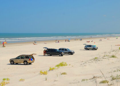 Urlaubstipps Florida Ostkueste Beachcars on the beach ga31d0def0 1920