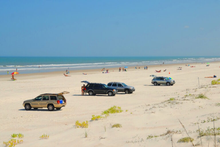 Urlaubstipps Florida Ostkueste Beachcars on the beach ga31d0def0 1920